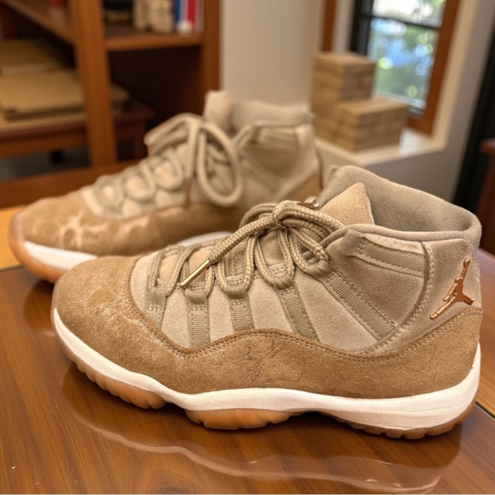 Jordan 11 Retro Neutral Olive 8.5 W / Mens 7 Shoes Sneakers